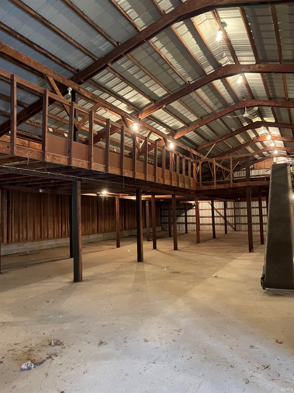 4160 sq ft building